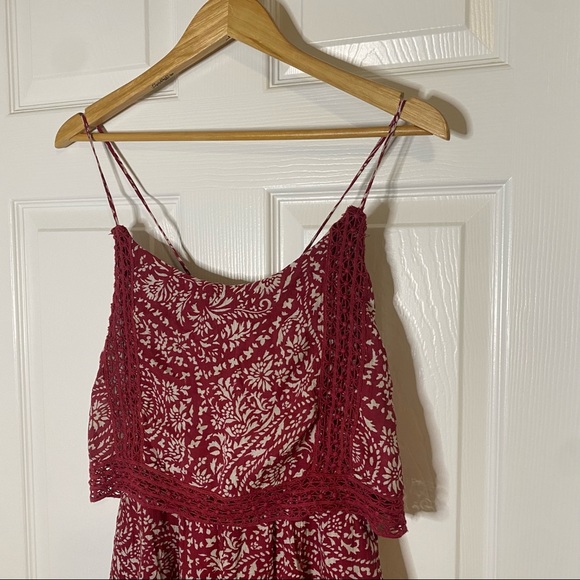 Abercrombie and Fitch women’s red paisley romper with adjustable straps - Picture 3 of 8